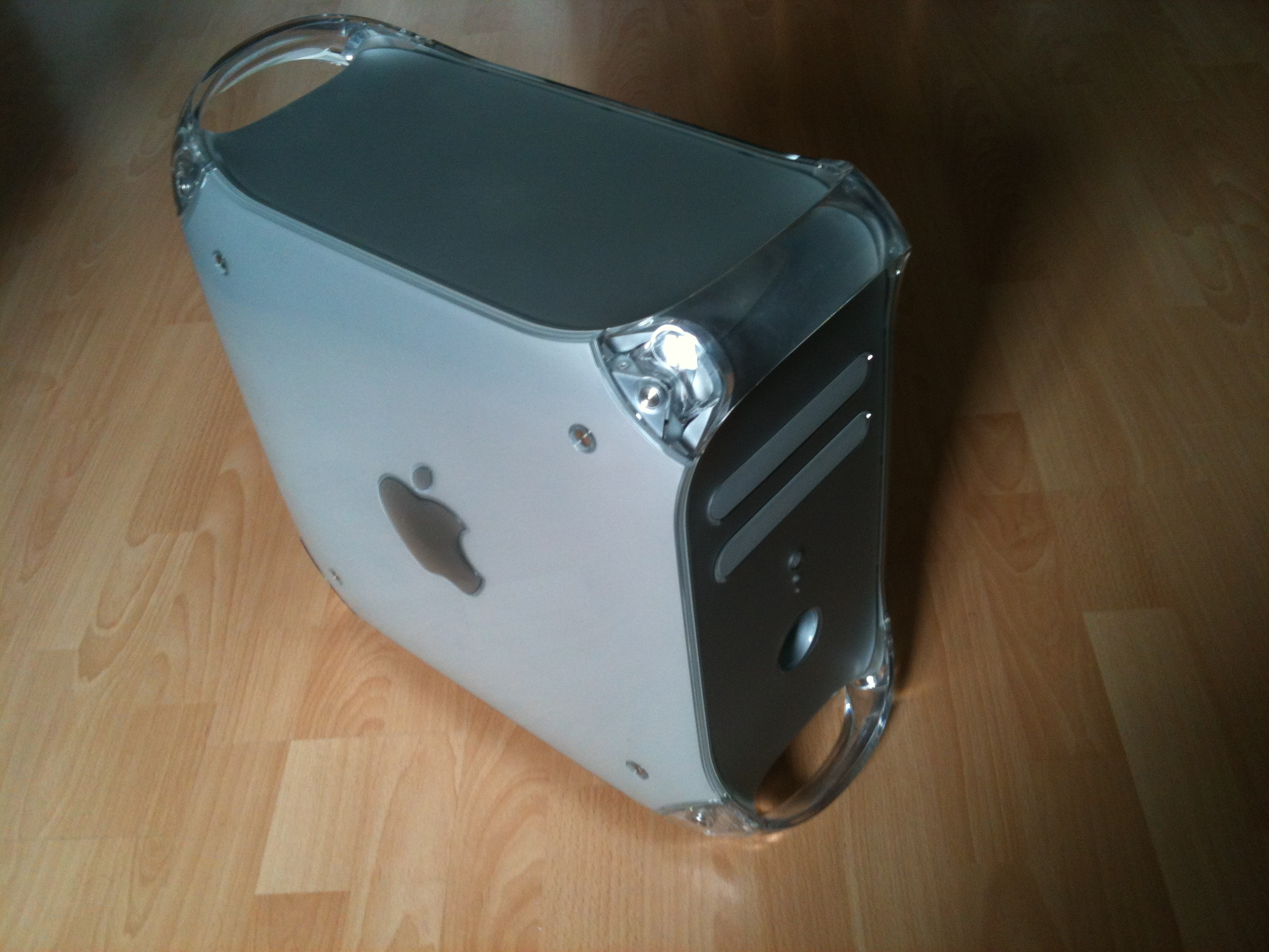 Boitier du PowerMac QuickSilver Boitier du PowerMac QuickSilver